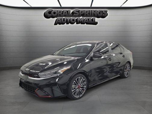 Aurora Black Pearl 2024 Kia Forte GT