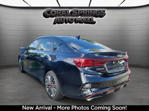 Aurora Black Pearl 2024 Kia Forte GT