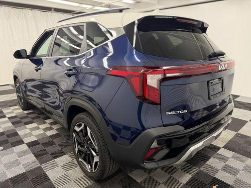 Dark Ocean Blue/White Roof 2024 Kia Seltos SX Turbo