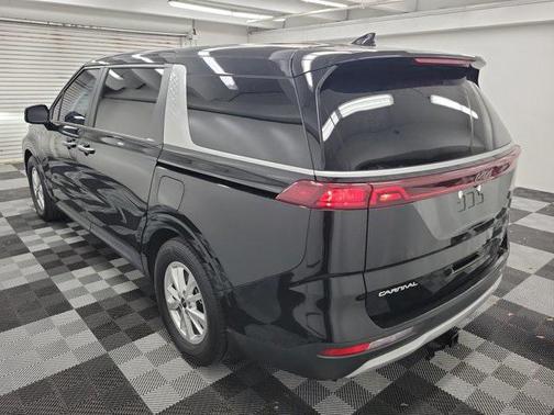 2023 Kia Carnival LX