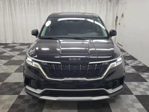 2023 Kia Carnival LX