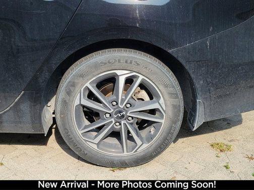 Aurora Black Pearl 2024 Kia Forte LXS