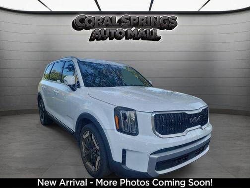 Glacial White Pearl 2023 Kia Telluride EX