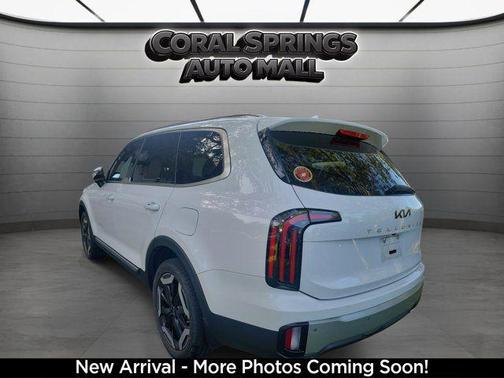 Glacial White Pearl 2023 Kia Telluride EX