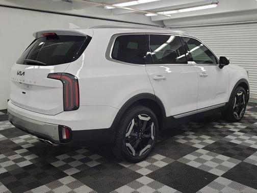 Glacial White Pearl 2023 Kia Telluride EX