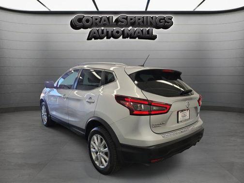 Brilliant Silver Metallic 2022 Nissan Rogue Sport SV