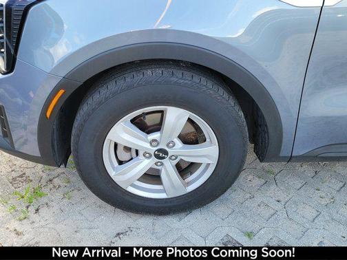 Everlasting Silver 2024 Kia Sorento LX