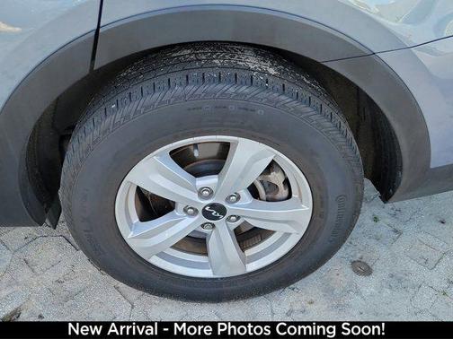 Everlasting Silver 2024 Kia Sorento LX