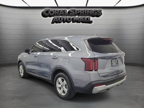 Everlasting Silver 2024 Kia Sorento LX