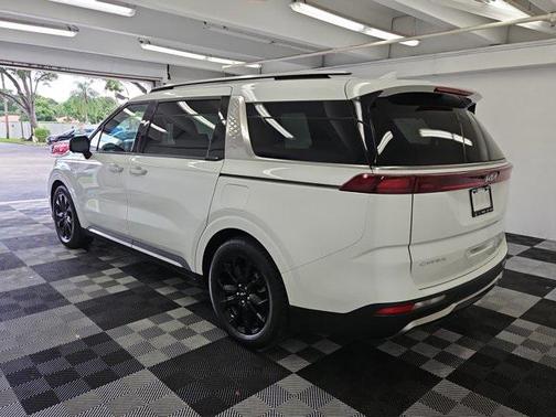 2023 Kia Carnival SX