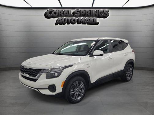 Snow White Pearl 2022 Kia Seltos LX