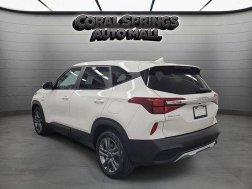 Snow White Pearl 2022 Kia Seltos LX