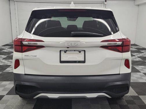 Snow White Pearl 2022 Kia Seltos LX