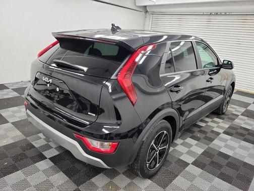 2024 Kia Niro LX