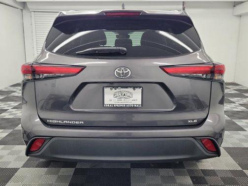 Magnetic Gray Metallic 2021 Toyota Highlander XLE