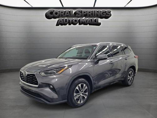 Magnetic Gray Metallic 2021 Toyota Highlander XLE