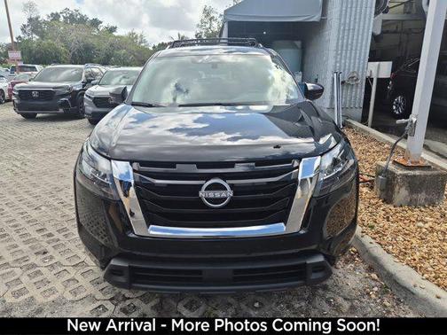 2025 Nissan Pathfinder SV FWD