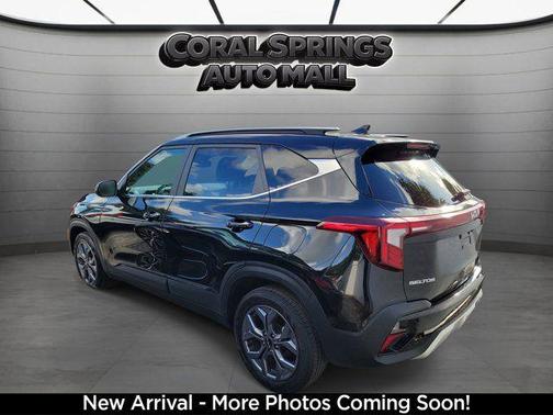 Fusion Black 2024 Kia Seltos S