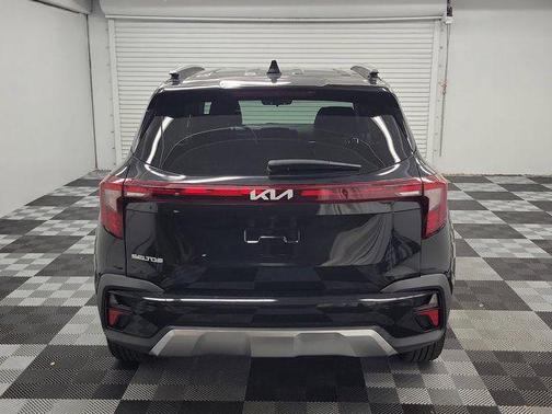Fusion Black 2024 Kia Seltos S