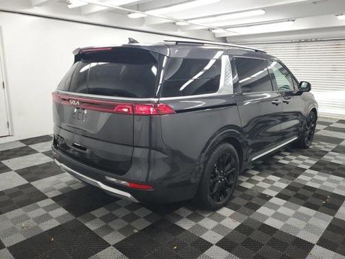2022 Kia Carnival SX