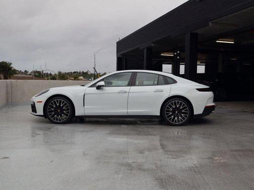 2026 Porsche Panamera RWD