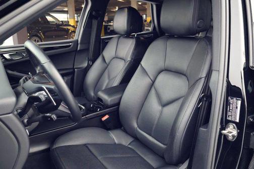 2025 Porsche Macan AWD