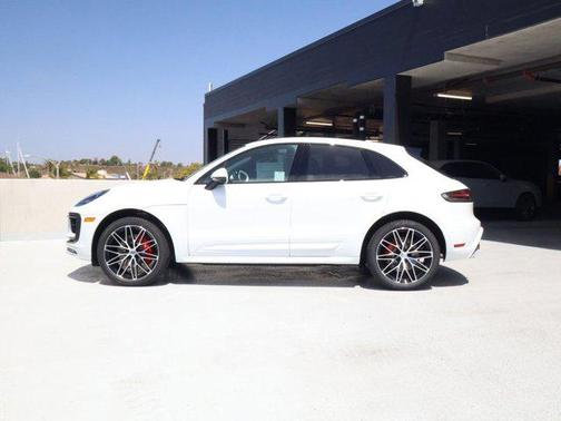 Carrara White Metallic 2026 Porsche Macan Macan