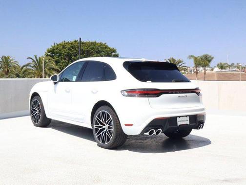 Carrara White Metallic 2026 Porsche Macan Macan