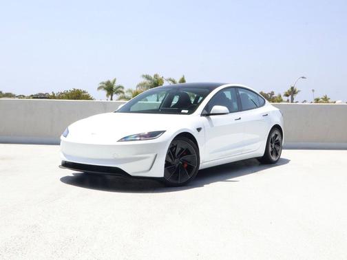 Pearl White Multi-Coat 2025 Tesla Model 3 Performance