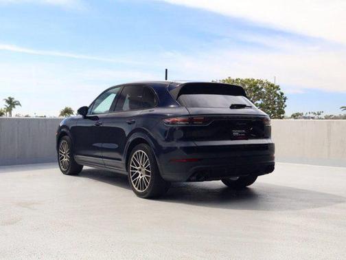 2023 Porsche Cayenne Platinum Edition