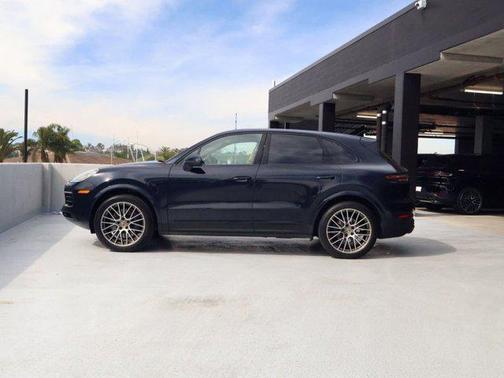 2023 Porsche Cayenne Platinum Edition