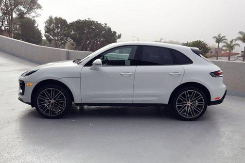 2025 Porsche Macan AWD