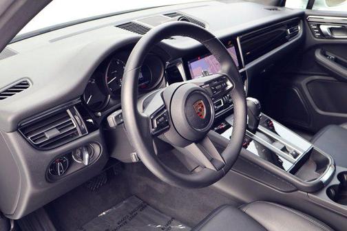 2025 Porsche Macan AWD