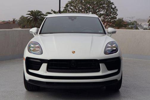 2025 Porsche Macan AWD