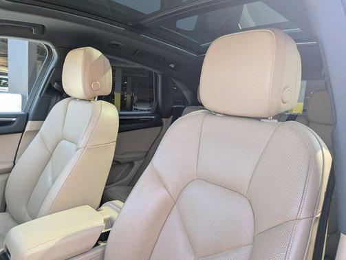 2023 Porsche Macan Base
