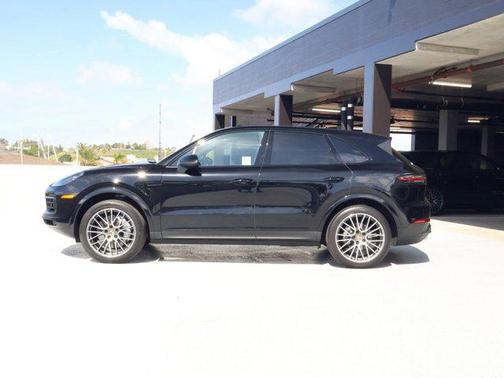 2023 Porsche Cayenne Platinum Edition