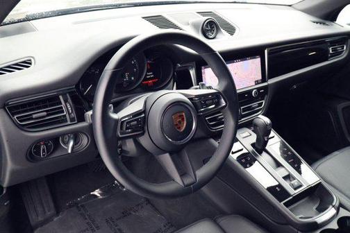 2022 Porsche Macan AWD