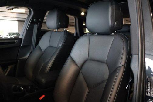 2022 Porsche Macan AWD