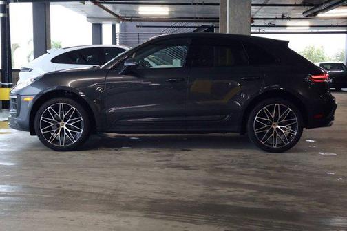 2022 Porsche Macan AWD
