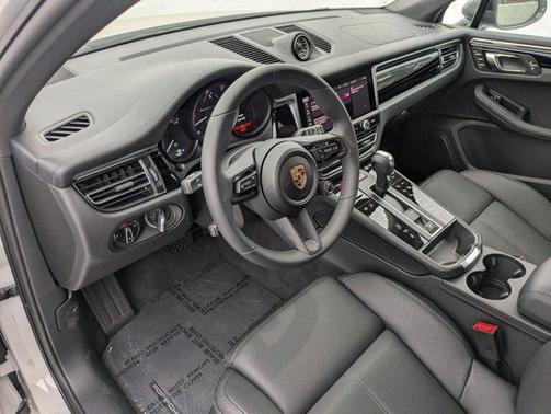 2025 Porsche Macan T
