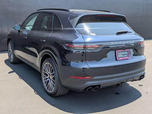 2022 Porsche Cayenne Platinum Edition