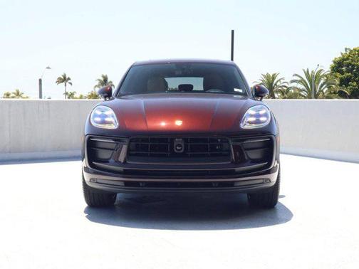 Copper Ruby Metallic 2025 Porsche Macan Macan