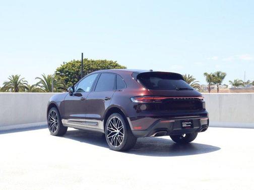 Copper Ruby Metallic 2025 Porsche Macan Macan