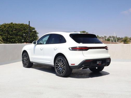 Carrara White Metallic 2022 Porsche Macan Macan