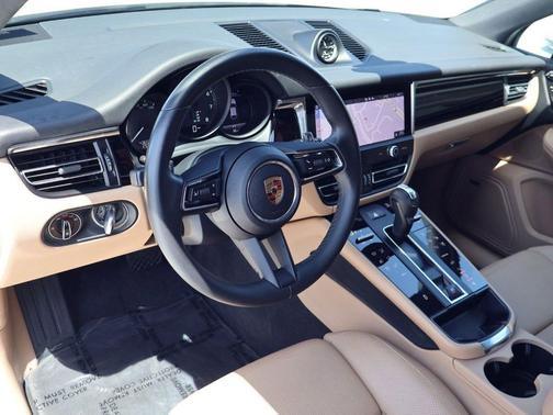Carrara White Metallic 2022 Porsche Macan Macan