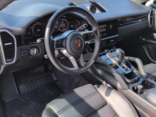 2023 Porsche Cayenne Platinum Edition