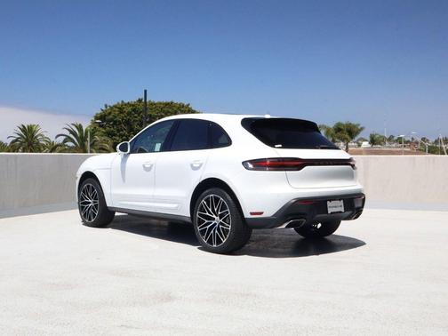 Carrara White Metallic 2026 Porsche Macan Macan