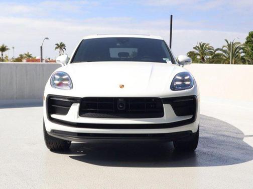2026 Porsche Macan AWD