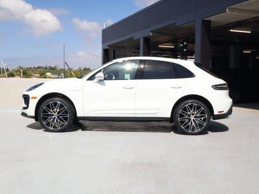 2026 Porsche Macan AWD