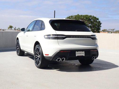 2026 Porsche Macan AWD